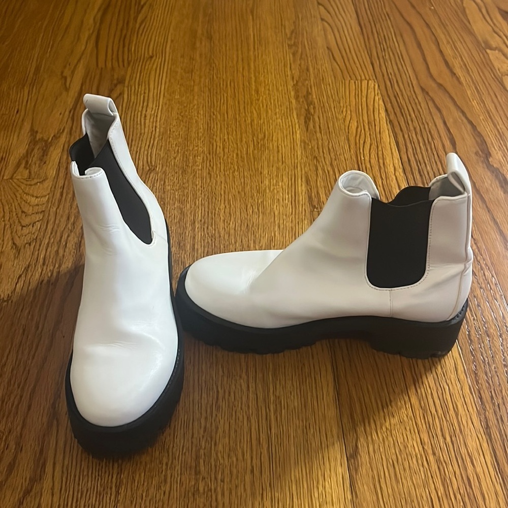 BP. Woman’s White Ankle Boots Size 6.5